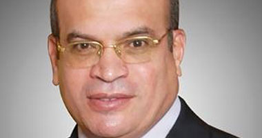 خبير إتيكيت ينصح زملاء العمل بالتخلى عن "العَـشَـمْ"