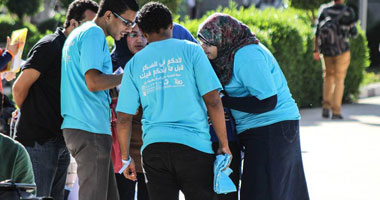 بالصور.. حملة توعية بمرض السكر ينظمها طلاب صيدلة أسيوط