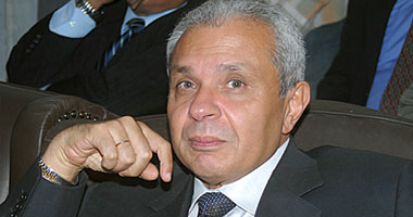 "الدفاع عن طلاب مصر" تواصل مقاضاة عميد تجارة القاهرة