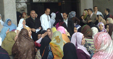 مركز حقوقى يرسل وفدا للتضامن مع ممرضات المنصورة 