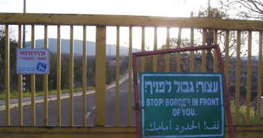 لبنان تتهم إسرائيل بتجاوز الجدار الفاصل لحدودها