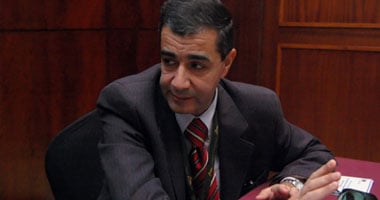 عيون ابنتى ترمش.. فهل هذا مرض؟