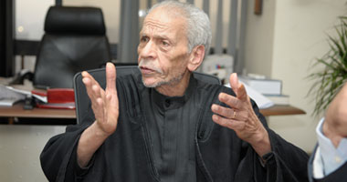 بلال فضل ينفى شائعة وفاة الشاعر أحمد فؤاد نجم