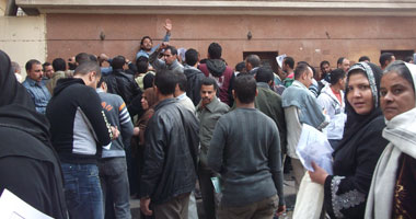  السيطرة على تجمهر بسبب أحد البلطجية بأشمون
