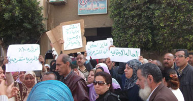 العاملون بتموين السويس يطالبون بتحسين أحوالهم