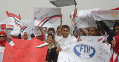 بالصور: وقفة لشباب السياحة والفنادق والآثار لدعم السياحة المصرية