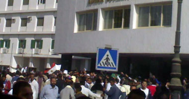 اشتباكات بين مؤيدى مبارك ومعارضيه بأسوان