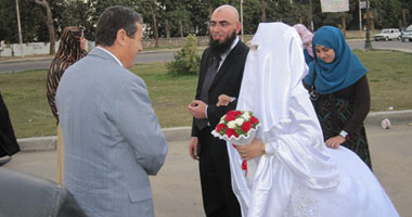 مدير أمن حلوان يحضر حفل زفاف ويهنئ العروسين