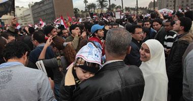 الصحفيون يؤدون صلاة الغائب على زميلهم بميدان التحرير