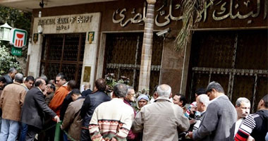 مواطن يهدى شقيقته شهادة استثمار فى قناة السويس بـ 3.35 ملايين جنيه 