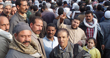 800 عامل يعتصمون بمصنع للمواد الغذائية بأكتوبر