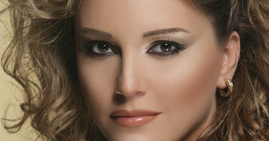 نورا رحال تهدى أغنية "منحبك" للشعب السورى