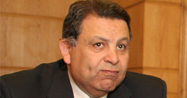 وزير الصحة الجديد يطيح بمستشارى ومساعدى حاتم الجبلى 