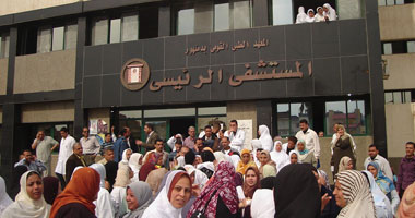 وقفة احتجاجية للعاملين المؤقتين بمستشفى دمنهور العام