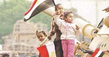 بالفيديو: مئات الأطفال ينظمون مسيرة بميدان التحرير