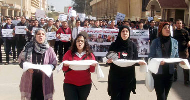 مسيرة بالأكفان فى المنصورة للتنديد بممارسات الداخلية