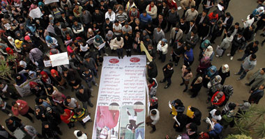 العشرات من طلاب"عين شمس"يدخلون فى اعتصام داخل الجامعة