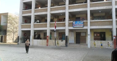 "بلطجية" يتهجمون على مدرسة بالإسماعيلية.. وإصابة مديرها