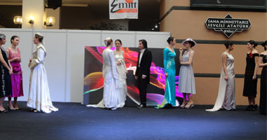 عرض أزياء تركى بالمعرض السياحى باسطنبول "EMITT 