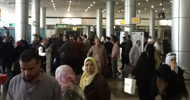مطار القاهرة يستقبل مرحلين هاربين من تنفيذ أحكام