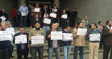 عمال "زيتكو" يطالبون وزير البترول بالتدخل وحمايتهم من الشريك الأجنبى
