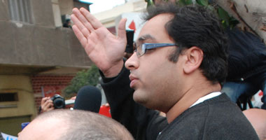أستاذ بجامعة الملك سعود يبرئ "حمار" "العليمى" من سب المشير.. النائب كان فى "جو حماسى" ومعرض لخروج "هفوات".. وما قاله "تشبيه تمثيلى" وليس مجازاً ويشبه تصوير القرآن لليهود كالحمار يحمل أسفاراً
