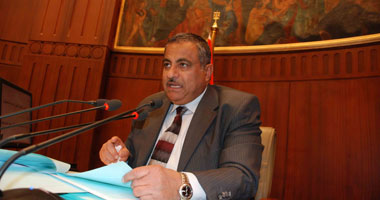 رئيس "الشورى" يهنئ "مرسى" ويدعو المصريين للتوحد خلفه