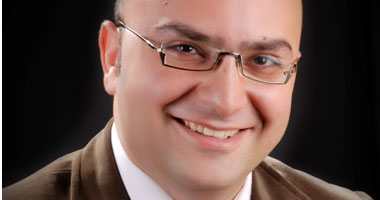 استشارى جراحة تجميل يقدم طرق جراحة شد الحاجب