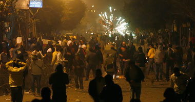 نواب وشخصيات عامة تطالب المتظاهرين بالعودة إلى ميدان التحرير  