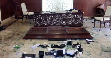 ننشر تفاصيل اقتحام السفارة السورية وحرقها وسرقة محتوياتها.. غياب تام لقوت الأمن.. وهروب المجندين المكلفين بحراسة الوزارة.. والنيابة تستمع إلى 13 متهما فى أحداث السفارة