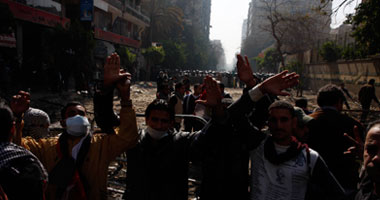 توقف الاشتباكات بين المتظاهرين وقوات الأمن المركزى بشارع نوبار 
