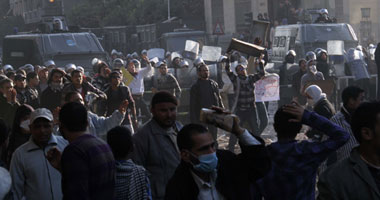 تجدد الاشتباكات بين المتظاهرين وقوات الأمن بشارع منصور