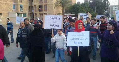 مسيرة لشباب الثورة من الممر إلى مبنى الإذاعة والتليفزيون بالإسماعيلية