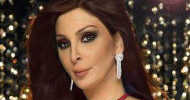 إليسا توقف العمل بألبومها وتسافر دبى
