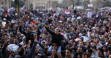 "قنديل": قانون التظاهر لم يعرض بعد على مجلس الوزراء