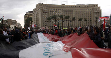 متظاهرو التحرير يجمعون توقيعات لإسقاط مرسى ومحاكمته
