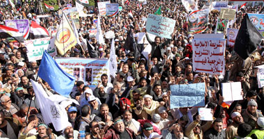 الإسلاميون يحاصرون "الأمن الوطنى" فى ذكرى بن لادن.. مؤسس السلفية بالعبور: نطالب الرئيس ووزير الداخلية بإحكام سيطرتهما على الجهاز وإذا لم يُستجب لمطلبنا سنقتحم المقر.. وأبو البخارى: هدفنا 50 ألف متظاهر