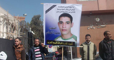 بالصور... جنازة صامتة لآخر شهيد فى أحداث السبت الدامى ببورسعيد