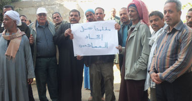  غداً.. اجتماع بين عمال الشحن والتفريغ بالسويس ومسئولى "القابضة"