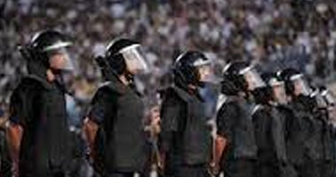 وصول رجال الأمن لملعب الدفاع الجوى لتأمين لقاء بتروجت والزمالك 