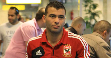 لاعبو الأهلى يحتفلون بعيد ميلاد متعب