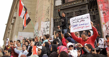 بالصور.. متظاهرو دار القضاء العالى يهتفون: "الشعب يريد الجيش من جديد"