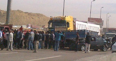 إصابة 5 فى حادث اصطدام سيارة بعامود كهربائى بفرشوط