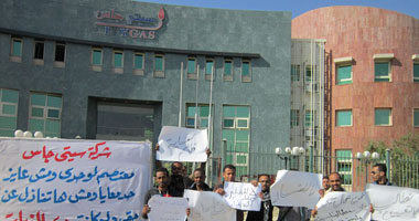 توقف خدمة العملاء بشركة "ستى جاز" بالسويس بعد احتجاج المحصلين