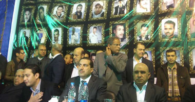 بالصور.. عمرو خالد فى تأبين الضحايا: تاريخ بورسعيد محفور فى الذاكرة