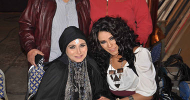 بالصور.. أمينة وفاطمة عيد يصوران كليب "يا مراكبى"