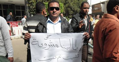 تظاهر عشرات المدرسين بنظام العقود بقنا للمطالبة بالتثبيت