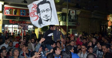 وقفة احتجاجية للعشرات أمام منزل "الجندى" للمطالبة بالقصاص 