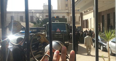متظاهرون يعيقون "الترحيلات" للمطالبة بالإفراج عن مغاورى بالشرقية