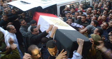 بالصور.. جنازة عسكرية بالمنوفية لشهيد شرطة بحادث كوبرى عزبة النخل
